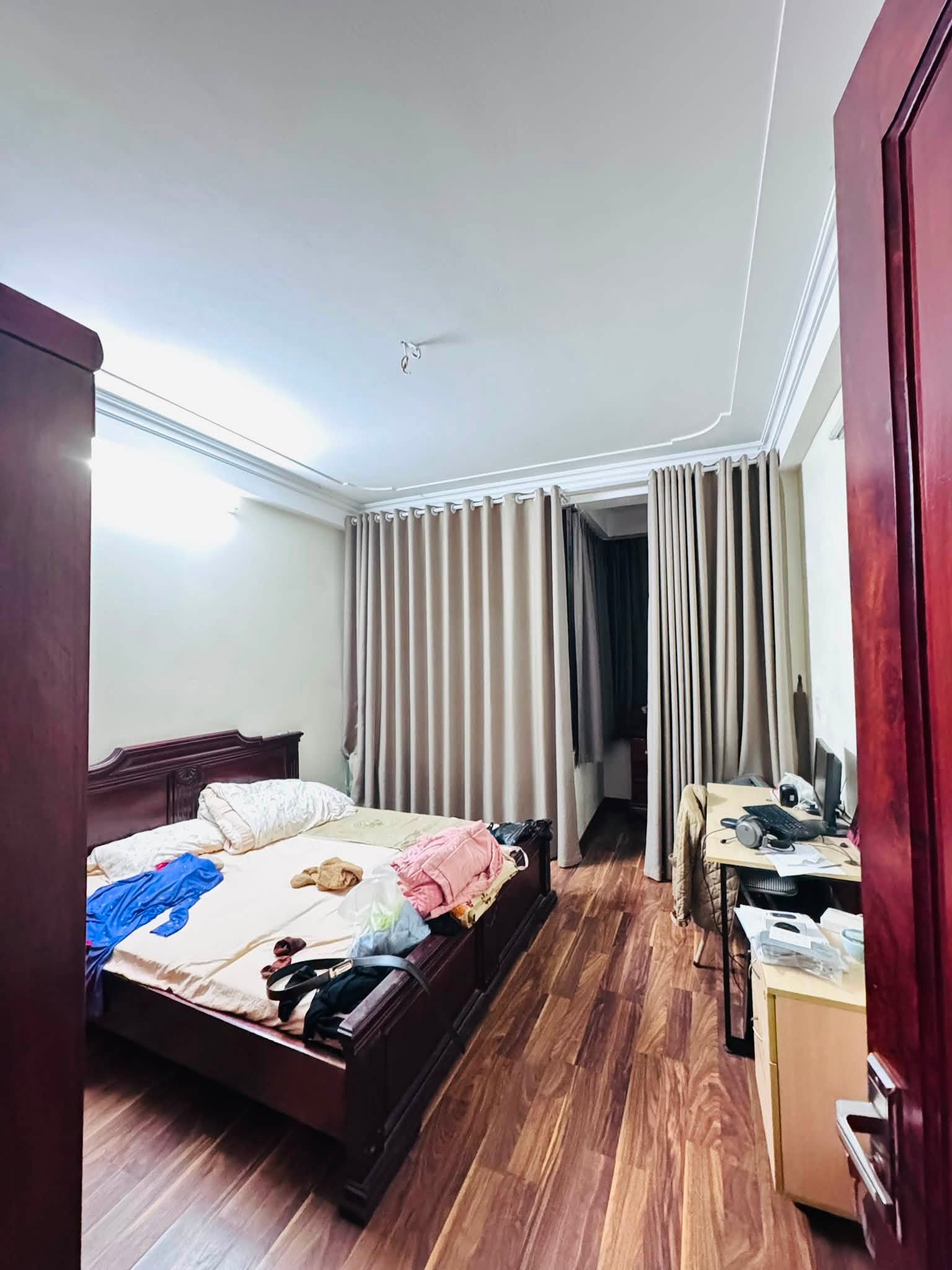 Bán Nhà Nhật Chiêu Tây Hồ 57m2 5 Tầng Gara Sát Mặt Hồ